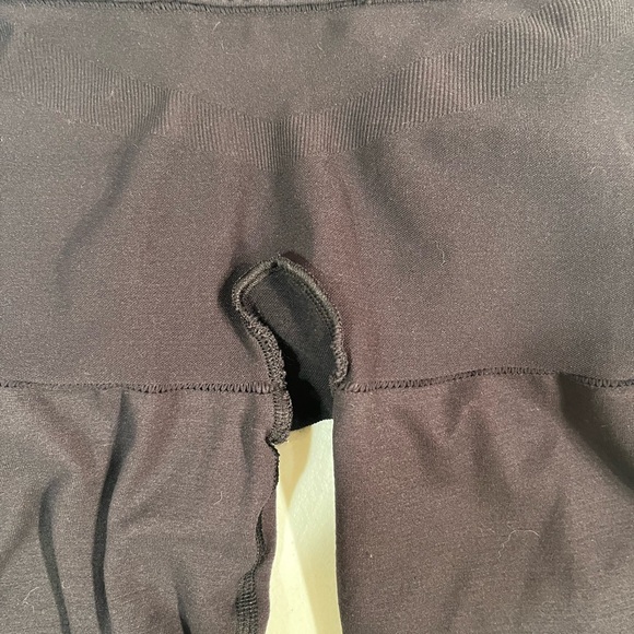 Love Your Assets by Sara Blakey.  Mid thigh spandex size XL black - Picture 4 of 7